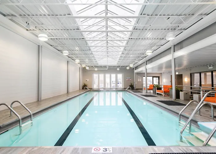 Streeterville W Deck Pool Nr Chi-583