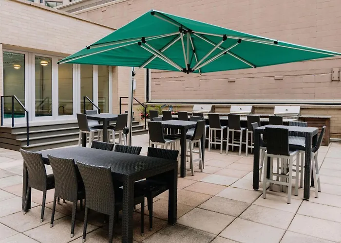 Streeterville W Deck Pool Nr Chi-583 Chicago