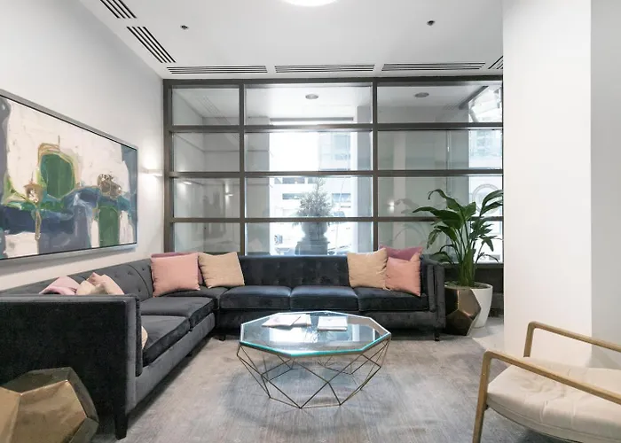 Streeterville W Deck Pool Nr Chi-583 *